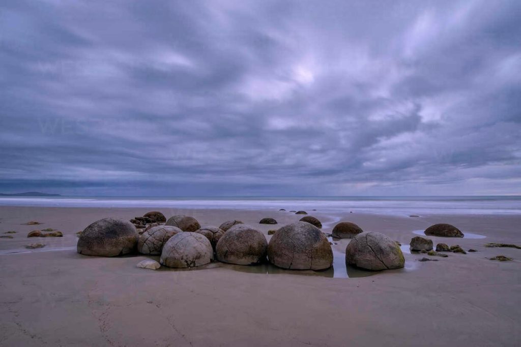 Moeraki Boulders exposed on Koekohe Beach