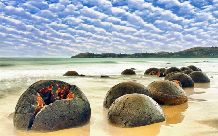 Moeraki Boulders on Koekohe Beach, New Zealand