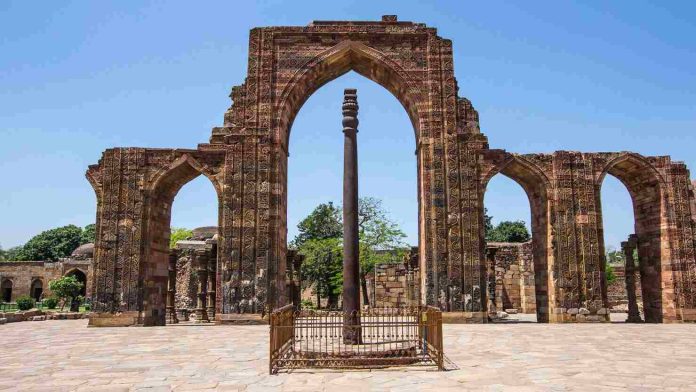 Iron Pillar of Delhi: 6 Secrets Behind Its Incredible Longevity