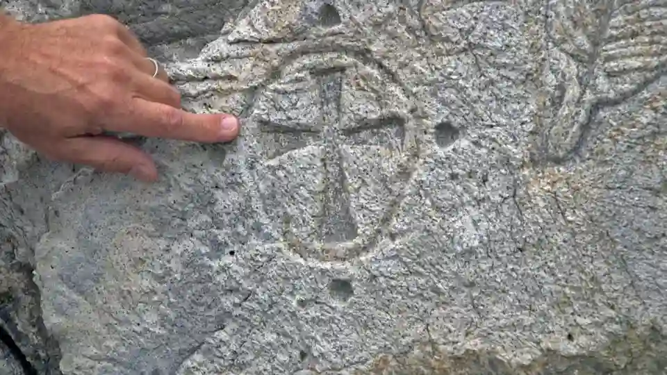 Knights Templar cross found Oak Island