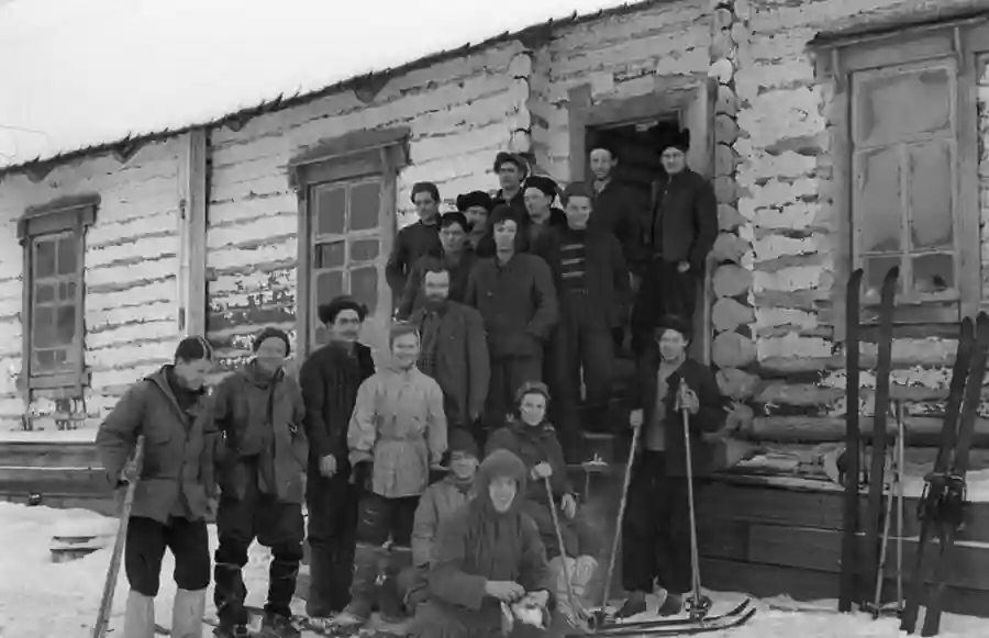 Dyatlov Pass hikers group photo